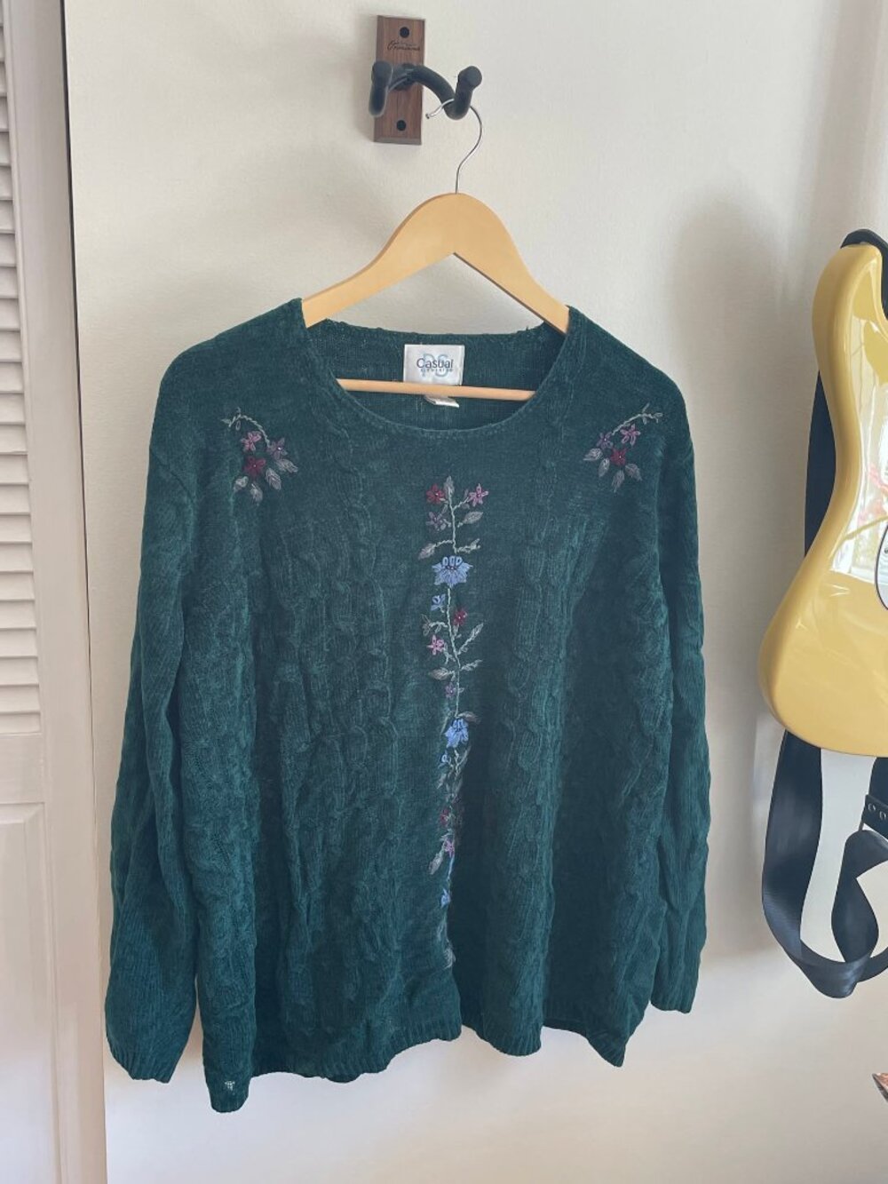 Casual Elements Green Embroidered Flower Sweater